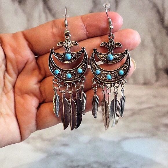 Native American earrings crescent style faux turquoise silver colored feathers - Picture 3 of 6